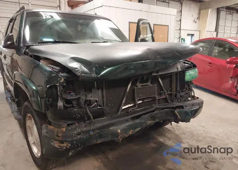 2002 Chevrolet Tahoe Z71 из США, поврежденный, VIN 1GNEK13Z02R187598